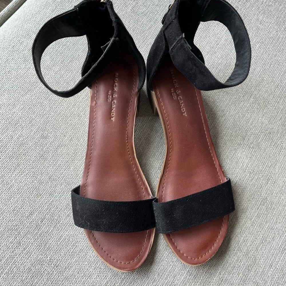 Rock & Candy Women’s zip-up block heeled sandals. Lightly worn